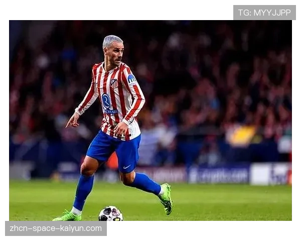 特写：马德里竞技前锋格列兹曼主罚点球前，与对方门将对视的十秒钟